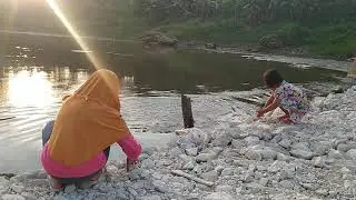 Menikmati Senja di Sungai bengawan Solo