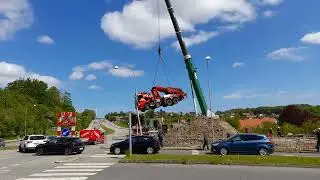 TRE KRANER MÅTTE TRÆKKE VÆLTET KRAN OP