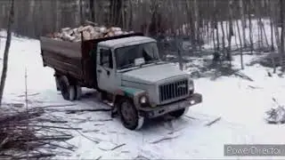 Грузовик в снегу