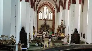 Zbliżam się w pokorze; Upadnij na kolana