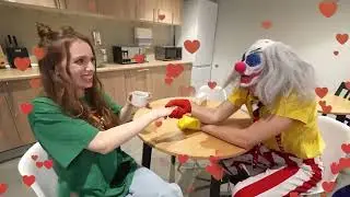 РИВИВИ - ДЕВУШКА КЛОУНА А4❤