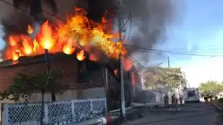 Se incendia hotel Albatros en Puerto Arista chiapas.