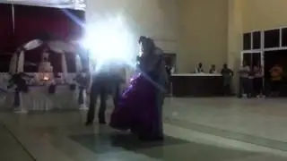 Bonco bailando los 15 de su hija naomi en cuba