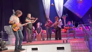 Театральные будни. Сводный оркестр «субботнего грува»