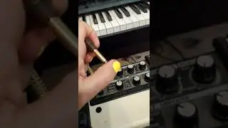 почему фонит провод