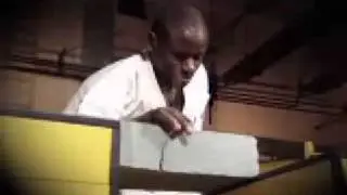 Замедленная съемка разбивание кирпича