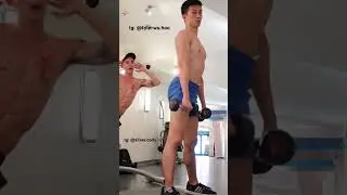 Crazy ab exercise, try this at home. 