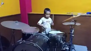 Latihan Drum Fill [hasil Solo Drumnya di ending video]
