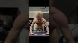 Даня Милохин отжимается
