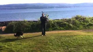 Random Bagpipe playing passer-by lol