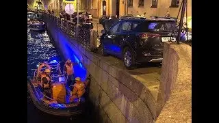 Пешеход улетел в реку вместе с ограждением в результате ДТП