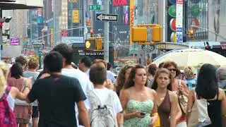 people walking in nyc