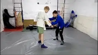 Передняя подножка с колена