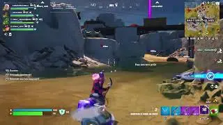 Fille Joue Live en direct a Fortnite