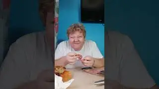 Перекус: бутерброд из шарлотки с сальчичон, жду запечённые крылья