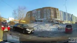 Женщина за рулем :)