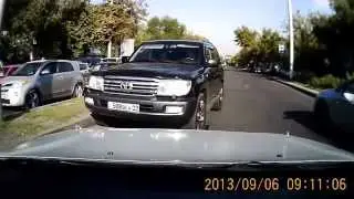 Быдло на крузаке. Проучил хама