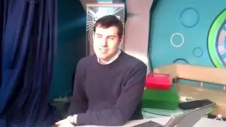 Окно в редакцию. А он свеееетится!)
