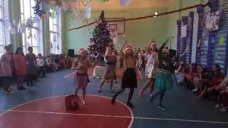 Новорічний танець －гра