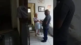 Minha mãe 88 anos, visita do Padre.