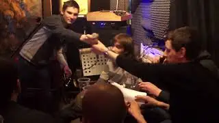 ежемесячные — наркотики и клубы