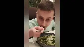 Сколково! Ресторан "Форум". Много света для искусственного плюща.