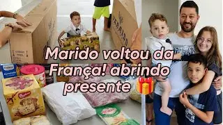 Meu esposo chegou da França depois de 5 meses! Abrindo presente de Natal. 🥰
