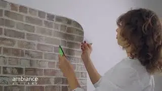 Comment poser un papier peint intissé pré-encollé - ambiance-sticker.com