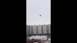 В Уфе над зданиями пролетели шары