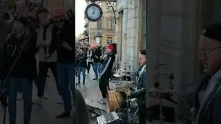 Питерские музыканты жгут на Невском
