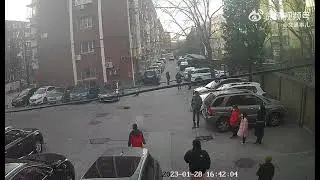 взрыв бомбачка колодец