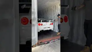 Unloading the GTR container!! #cars #jdm