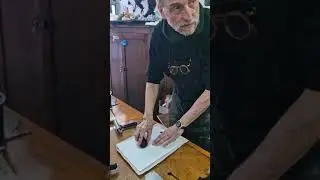 Impresión manual de una xilografía #xilogravura #xilografia #arte #grabado