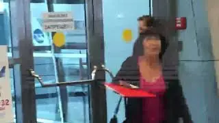 Сотрудницы "Победы" издеваются над пассажиркой