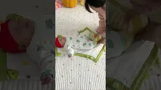Bath towels wrapped in a blanket, baby sleeps soundly #babyproducts #babymeatende #cute #babytoys