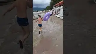 Море разбушевалась 🌊⛱️