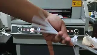 PROSES FINISHING BUKU LEM PANAS MENGGUNAKAN MESIN POTONG DIGITAL