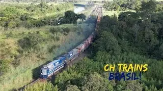 Quina de locomotivas C30 puxando vagões com trilhos! — Drone.