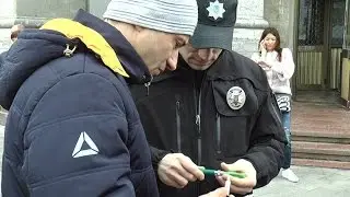Батьки житомирських школярів, яких упіймали на курінні електронних цигарок, звернулись до поліції