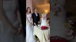 Крутой свадебный торт😅 Как вам?