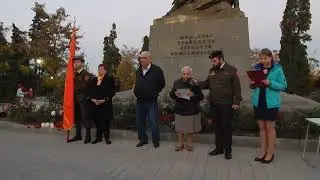 Свои стихи читает ветеран ВЛКСМ Подосинникова Л.А.