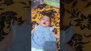 Dde Queensha Yasmin 4 bulan 12 hr. hobby NY geleng2