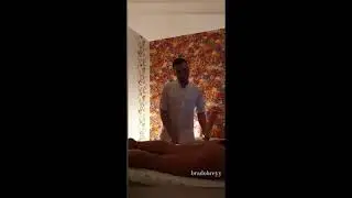 Массажист Виктор за работой
