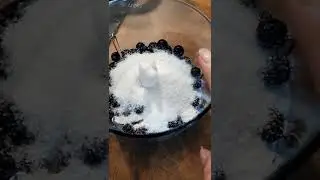 К завтраку из чёрной смородины.