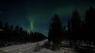 Vollmond und Nordlicht in Nord Schweden