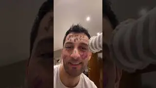 Mavi, babası Caner Yıldırım’ın yüzünü boyadı 