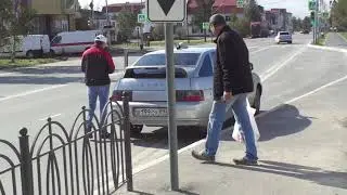 таксист стоял на остановке