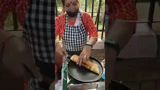Suma ji is a Teacher from Vadodara who serves South Indian Breakfast at Kamati Baug