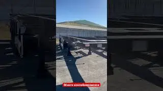 Контейнеровозы в ожидании заработка