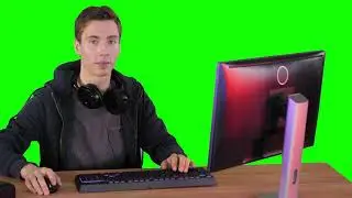 [4K] Guy On PC - Thumbs Up - Green Screen